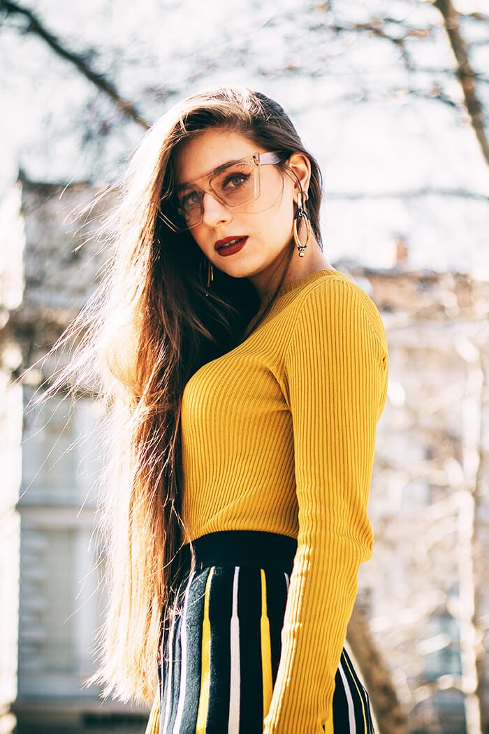 Blue Sweater - imagine 2